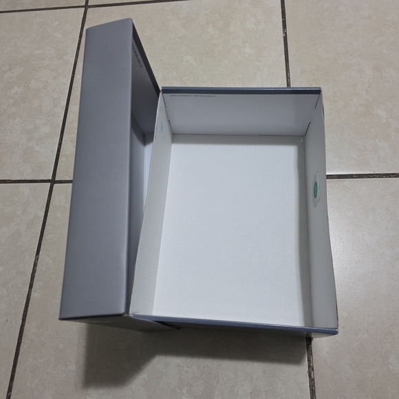 Empty Shoe Box - Picture 6 of 6